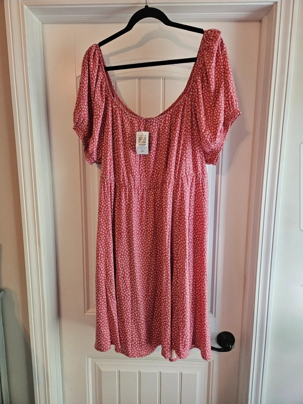 Off-Shoulder Pink Floral Midi Dress